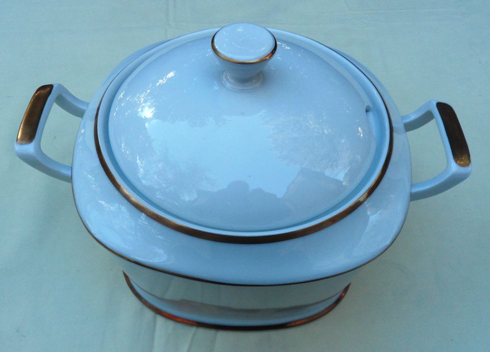 Soupi&egrave;re neuve vintage avec couvercle en porcelaine Bavi&egrave;re Cuisine