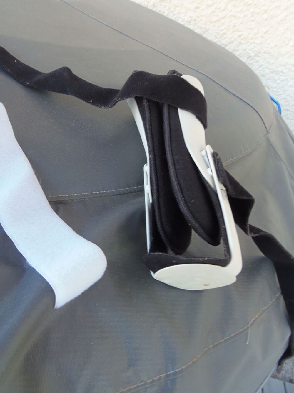 attelle.... jambe... genou et attelle cheville Sports