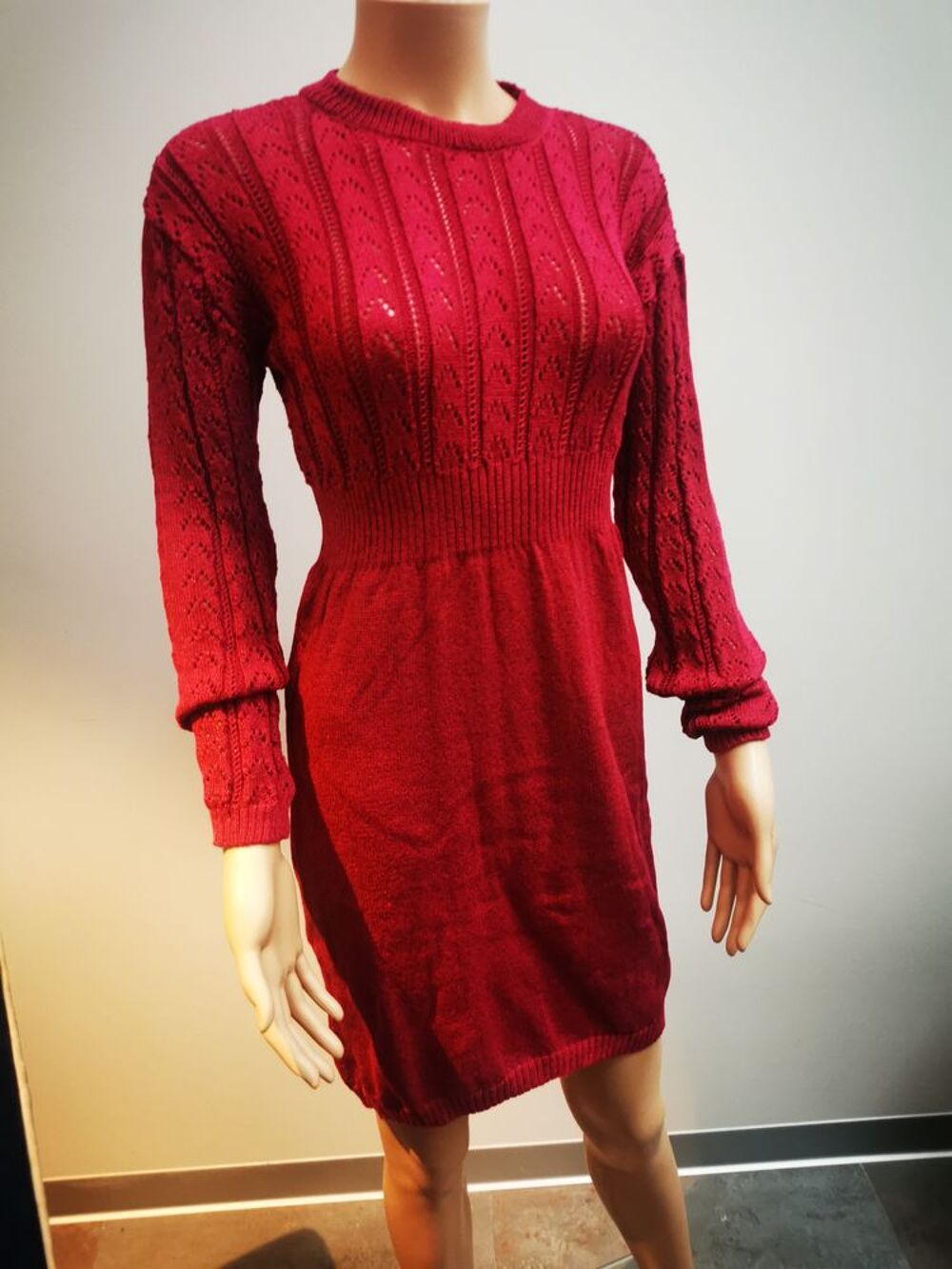 Important stock v&ecirc;tements femme homme et enfant d&eacute;griff&eacute;s Vêtements