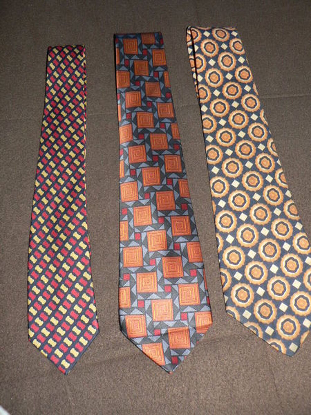 cravates CERRUTI 1881 et LOUIS FERAUD Vêtements