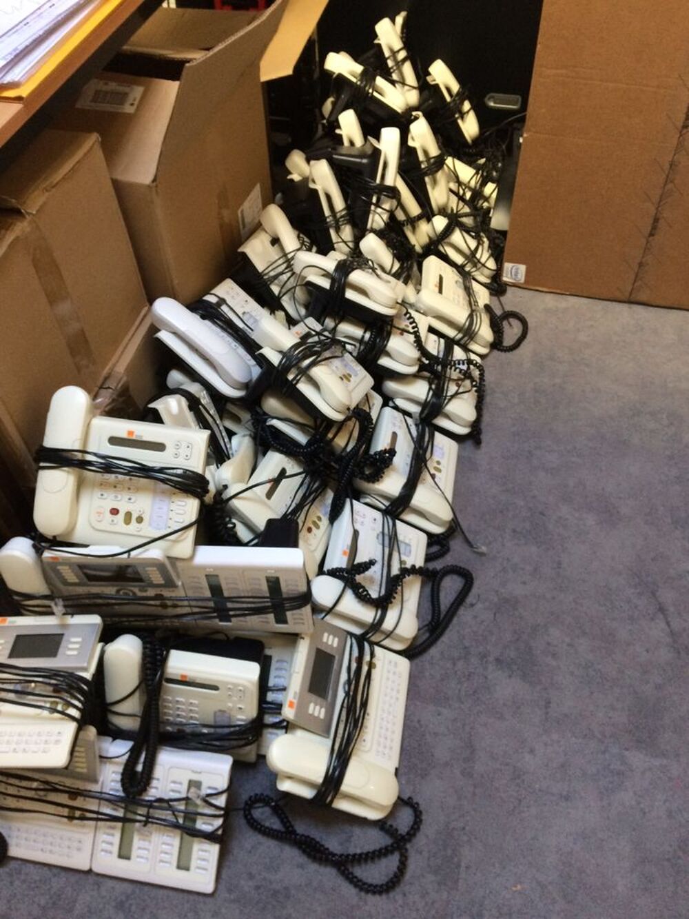 vend lot de t&eacute;l&eacute;phones environ une quarantaine Téléphones et tablettes
