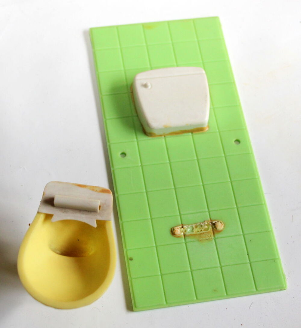 Meubles de poup&eacute;e 1960 salle de bain Jeux / jouets