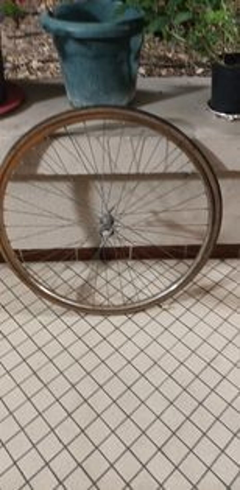 ROUE AVANT DIMENTION/650X28
- serrage rapide avec papillon
Vélos