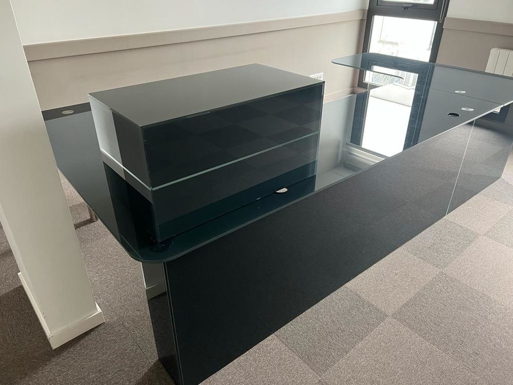 TR&Egrave;S GRAND BUREAU EN VERRE Meubles