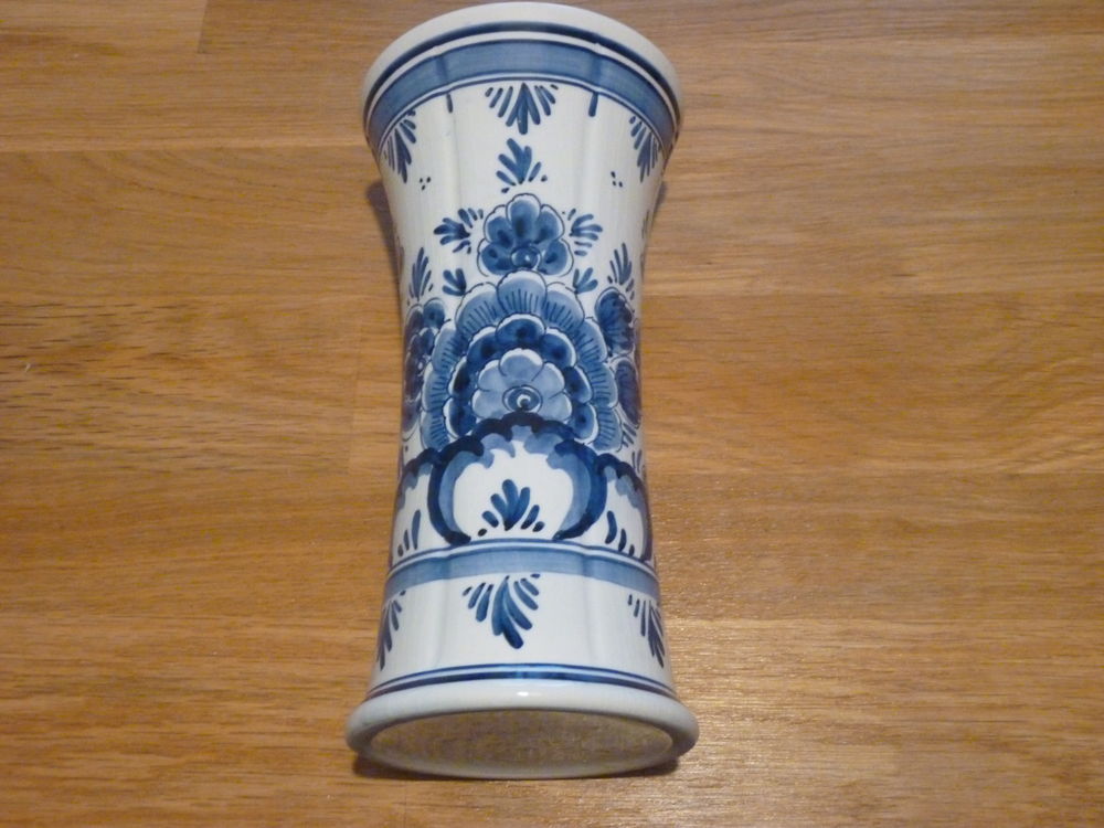 Vase Delft .Fabriqu&eacute; en Hollande. D�coration