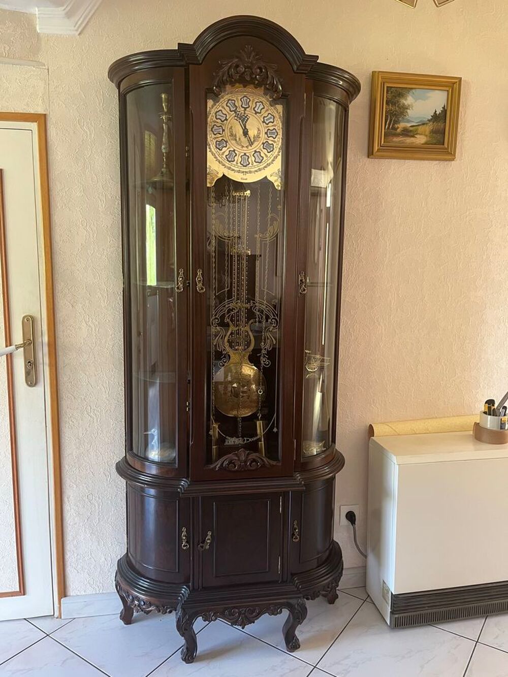 Comtoise horloge deco et en parfait &eacute;tat. Luminaire int&eacute;gr&eacute;. dimensions : Hauteur 2m Largeur 85cm Profondeur 32cm. d&eacute;montable en 2 parties. Meubles