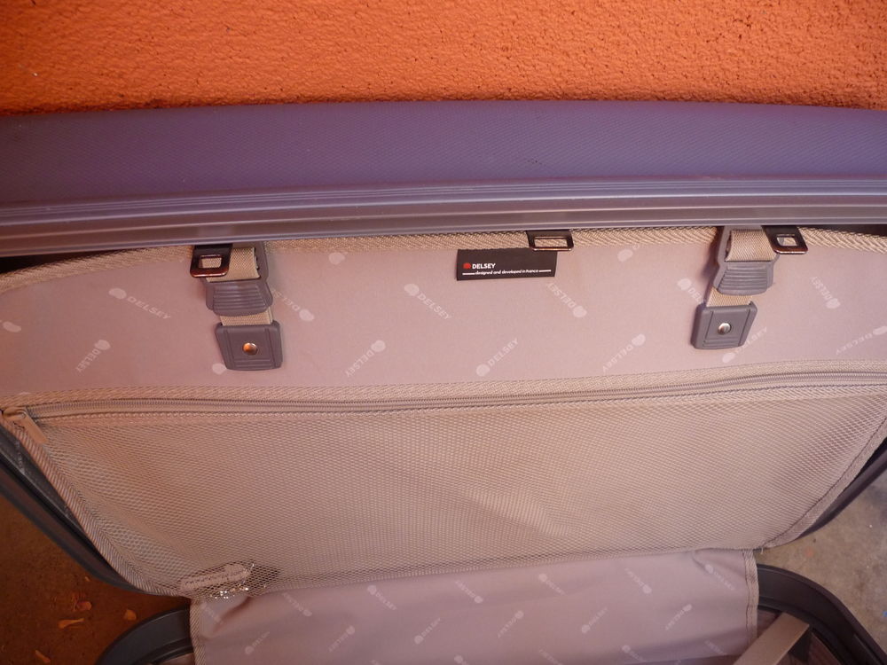 Grande valise rigide Delsey 4 roues
Maroquinerie