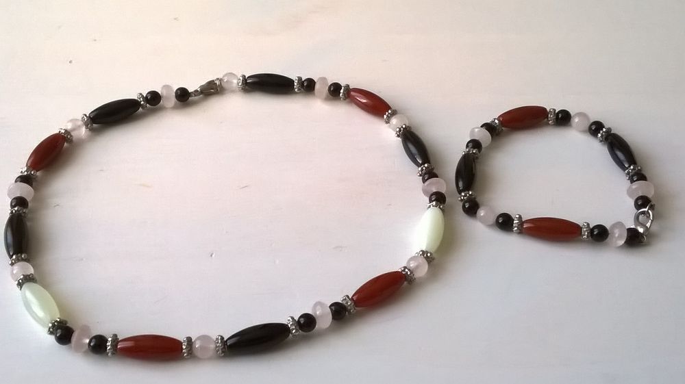 Collier et bracelet Bijoux et montres