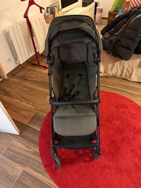 Poussette pliable  multifonctions B O avec d'accessoires 150 Fontainebleau (77)
