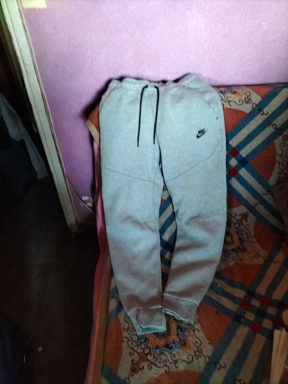 pantalon jogging Nike taille S tr&egrave;s bon &eacute;tat Vêtements