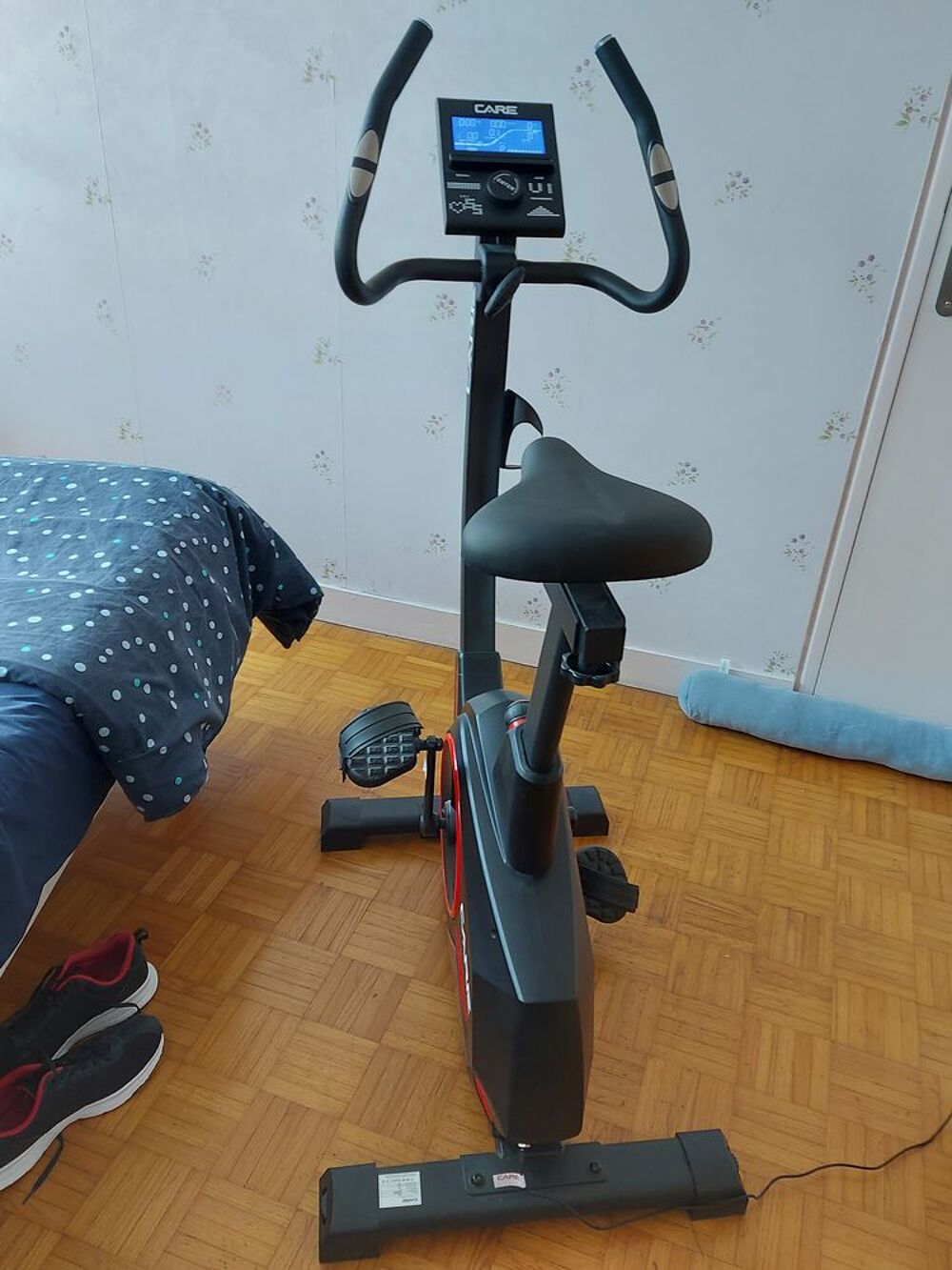 v&eacute;lo d'appartement marque care fitness Vélos