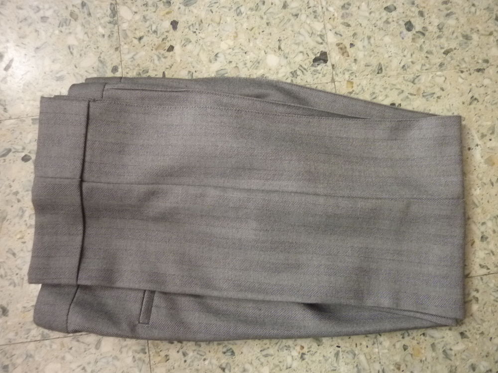 Pantalon femme gris &agrave; chevrons - neuf Vtements