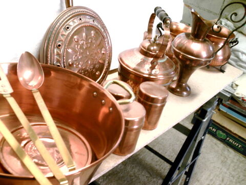 Divers objets en cuivre.
Lonny (08)