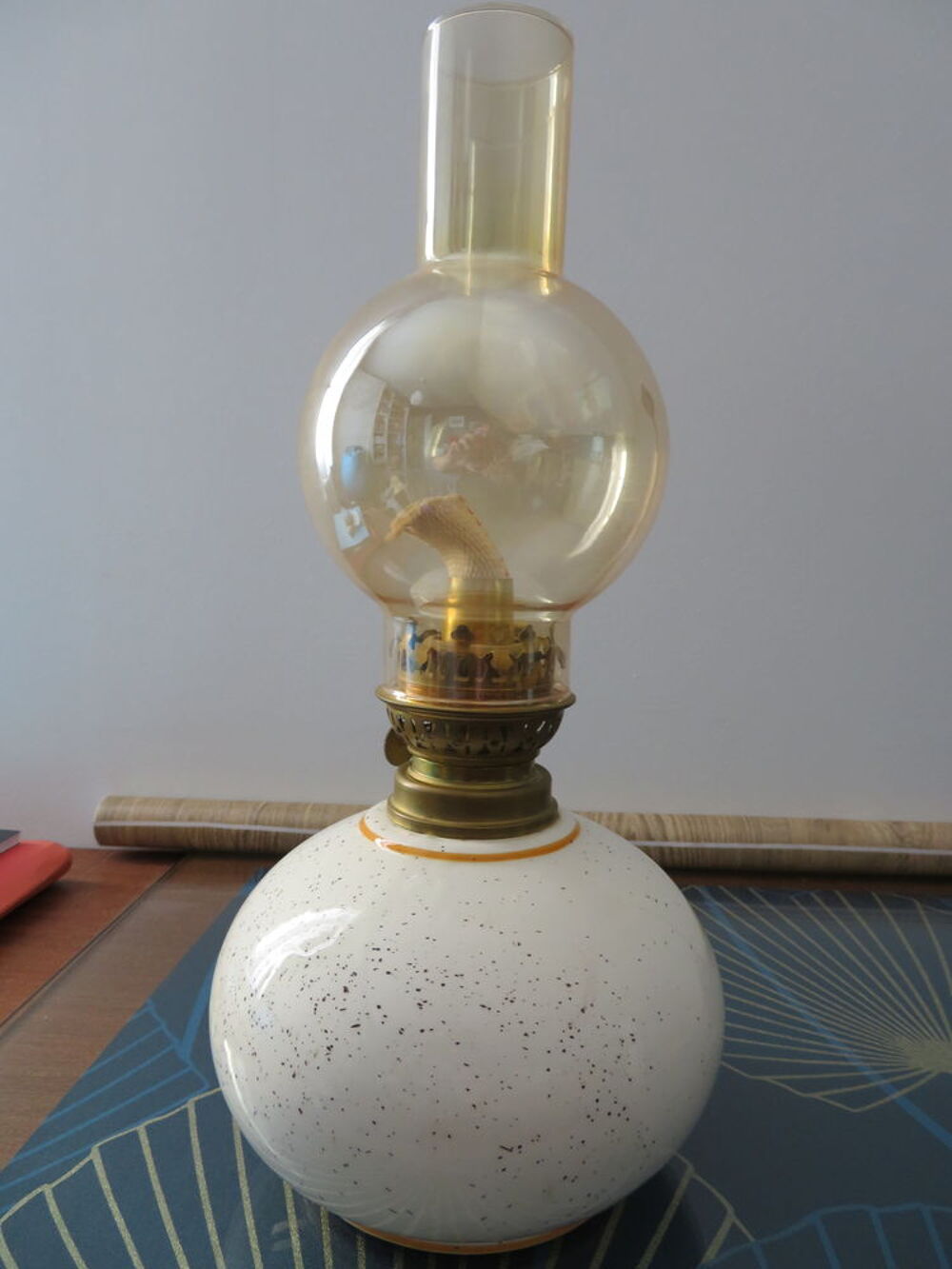 Une tr&egrave;s jolie lampe &agrave; huile Dcoration