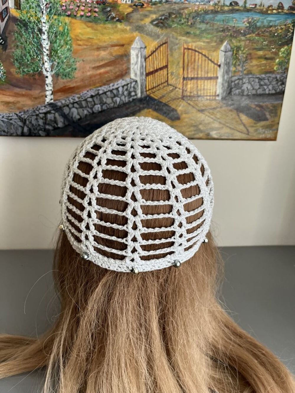 Chapeau Blanc paillettes argent&eacute; perles fait main Vêtements