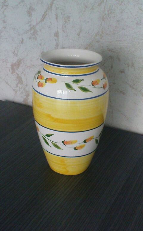 Vase en fa�ence 15 Vand�uvre-l�s-Nancy (54)