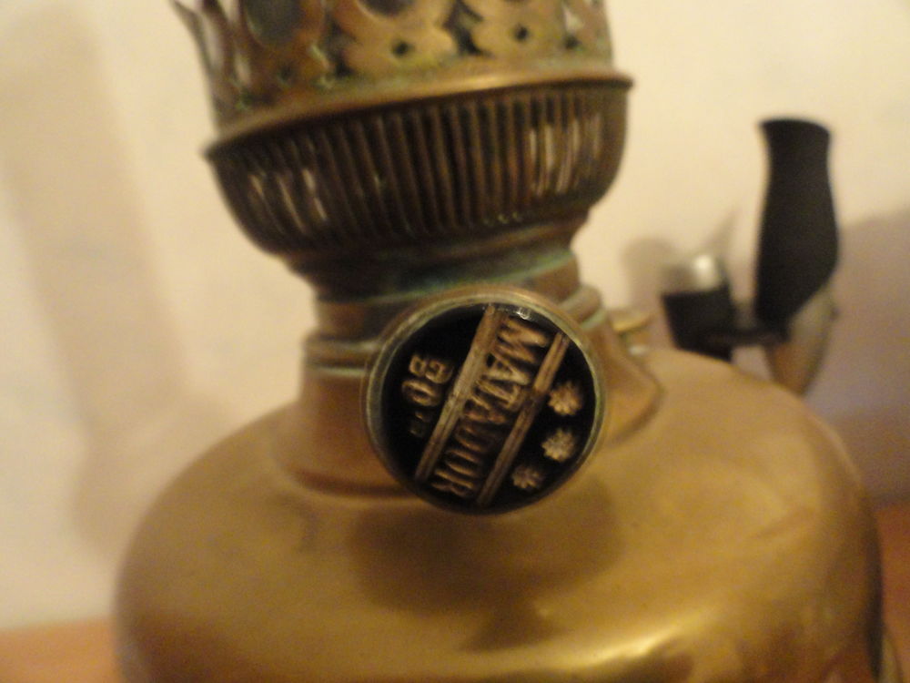 v&eacute;ritable lampe &agrave; p&eacute;trole Décoration