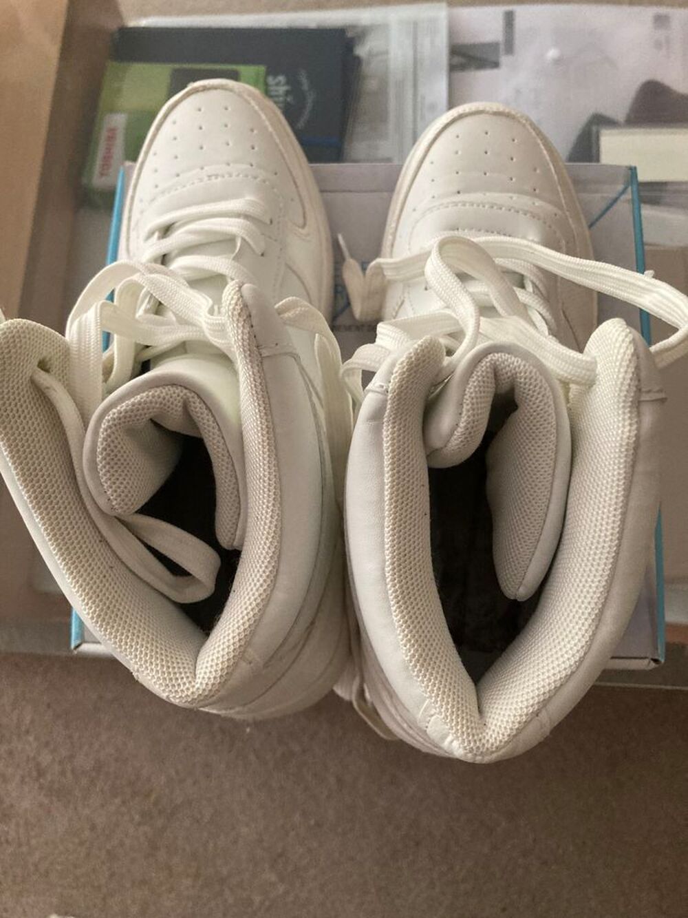 Baisse de prix
Baskett blanches port&eacute;es 2 fois Chaussures
