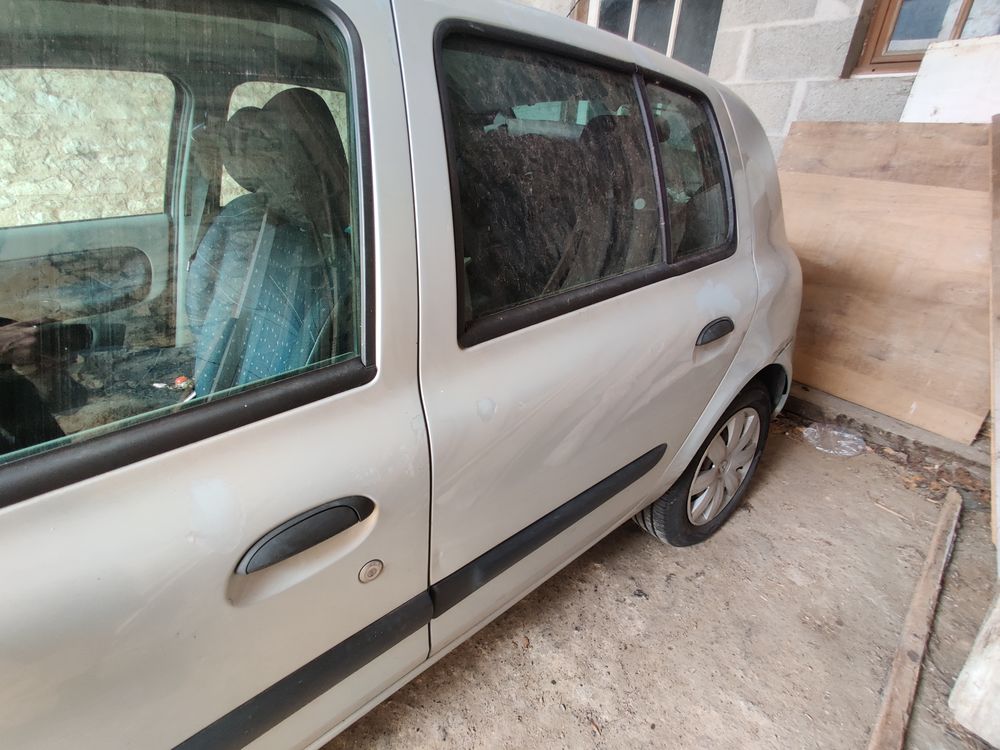 Clio II Clio 1.5 dCi - 80 Initiale 2002 occasion 17380 Tonnay-Boutonne