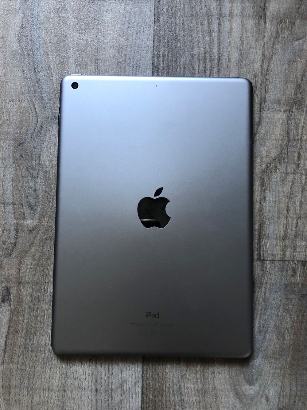 Tablette iPad 9.7 6e g&eacute;n&eacute;ration (2018). WIFI T�l�phones et tablettes