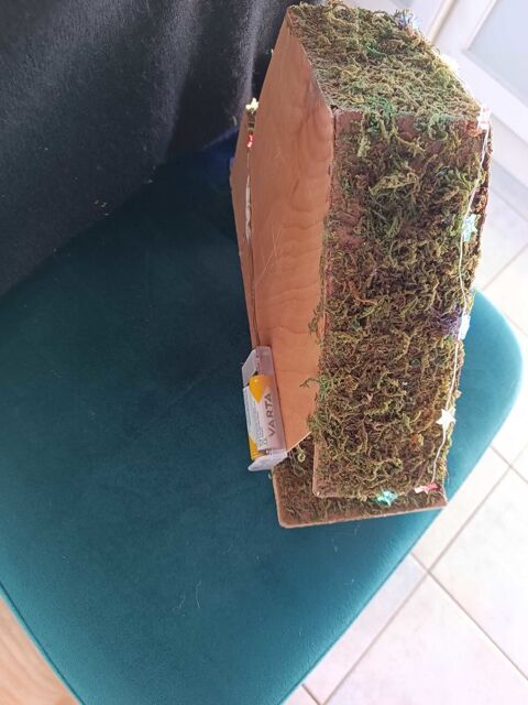 Cr�che artisanale, �clairage led couleur, avec bo�tier pour 2 piles 25 Romange (39)