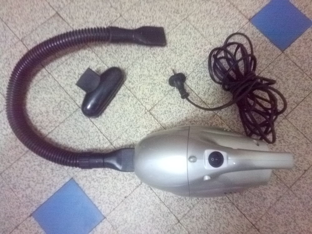 petit aspirateur Electroménager