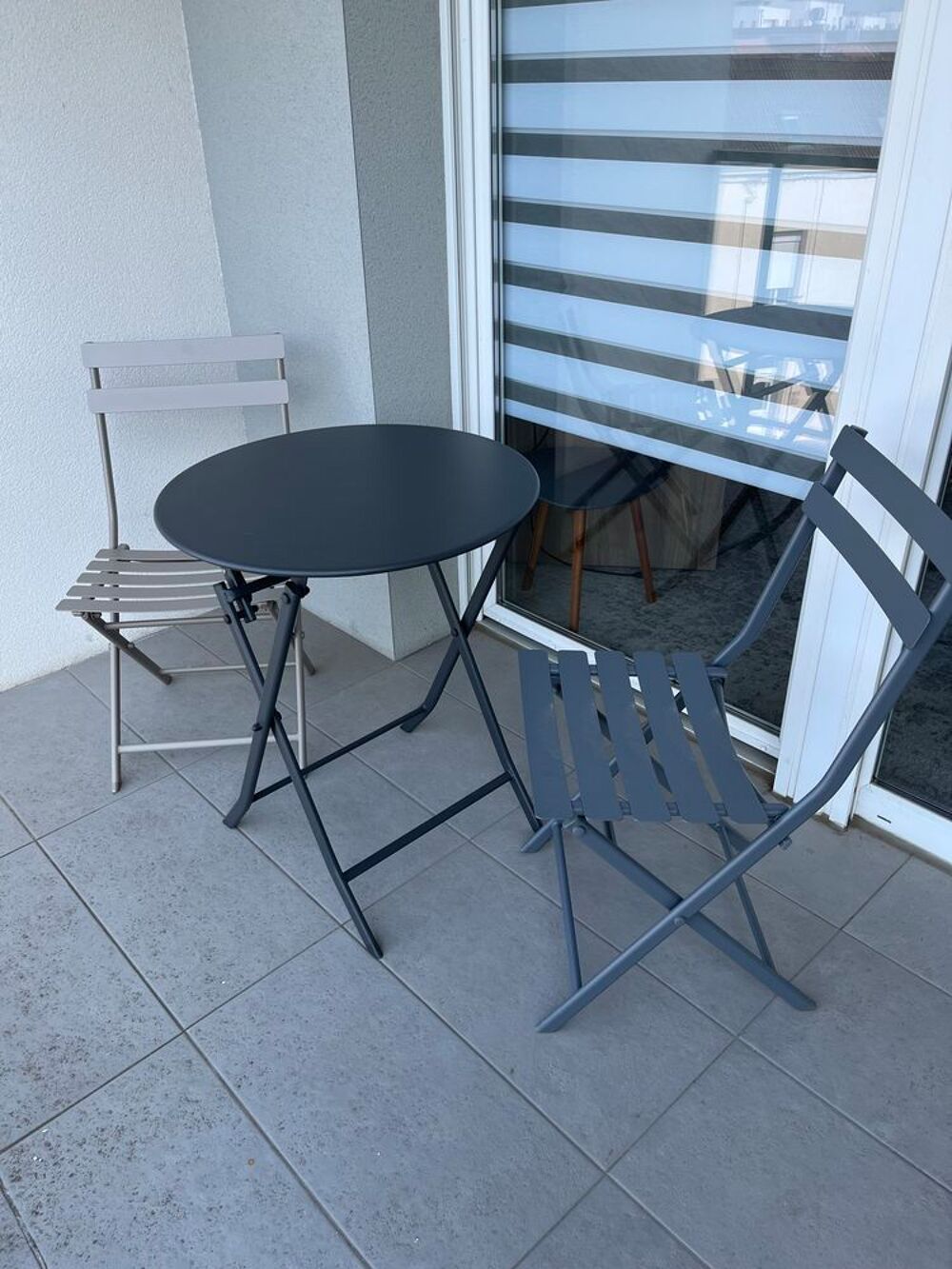 2 chaises et 1 table de jardin Jardin