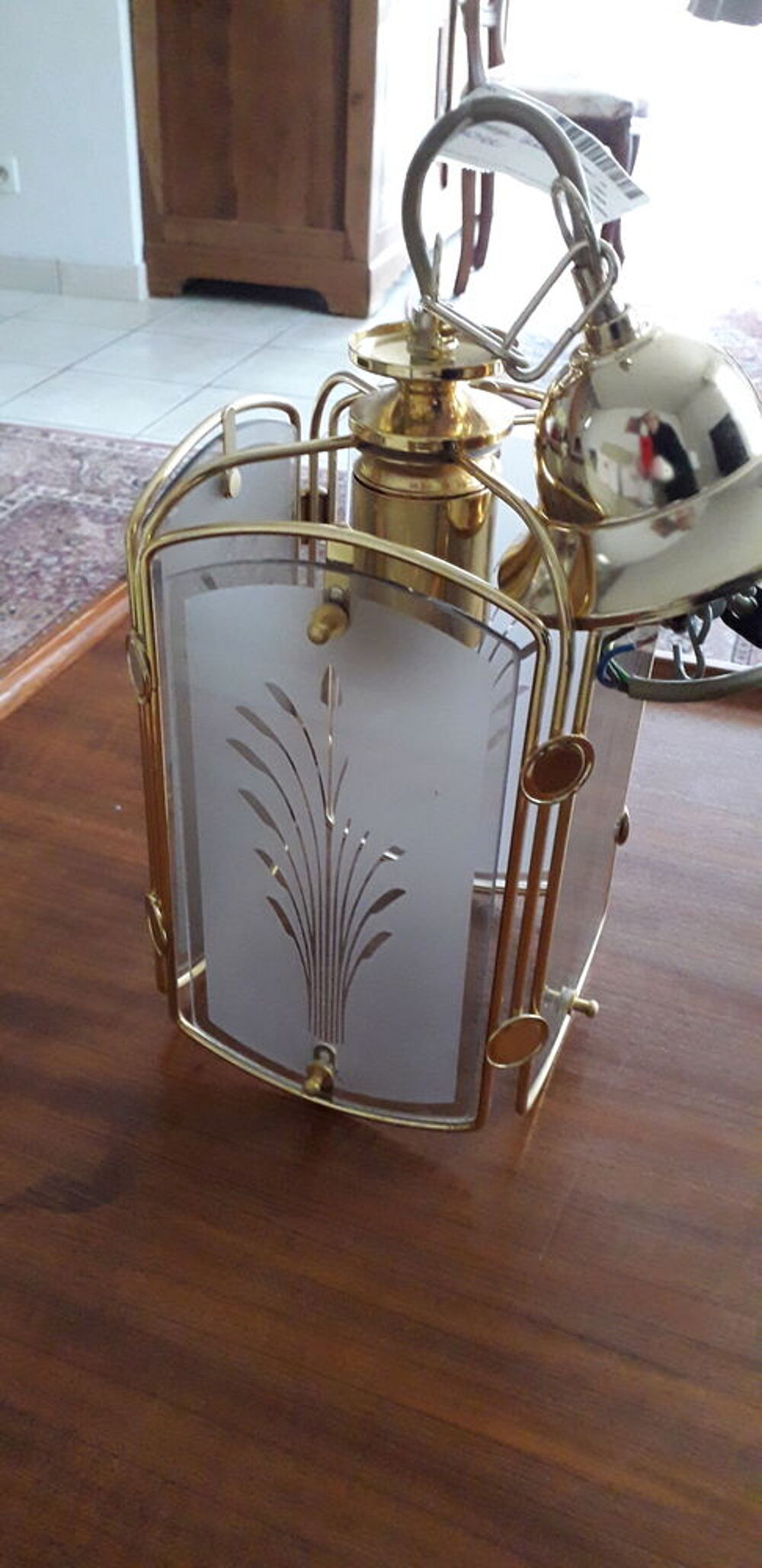 Lustre dor&eacute; Décoration