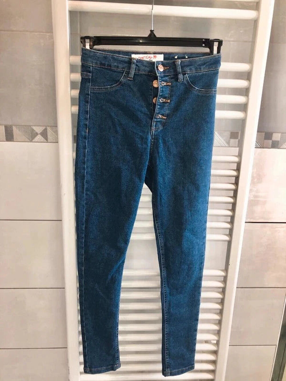 Jeans taille haute Jennyfer taille 36 en tbe &agrave; 10 euros
Vêtements