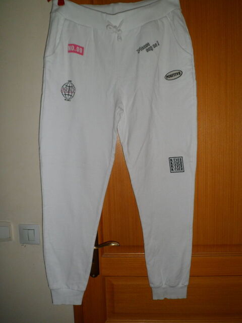 pantalon de jogging blanc
taille L 40/42 plutot 42 9 Saint-Chron (91)