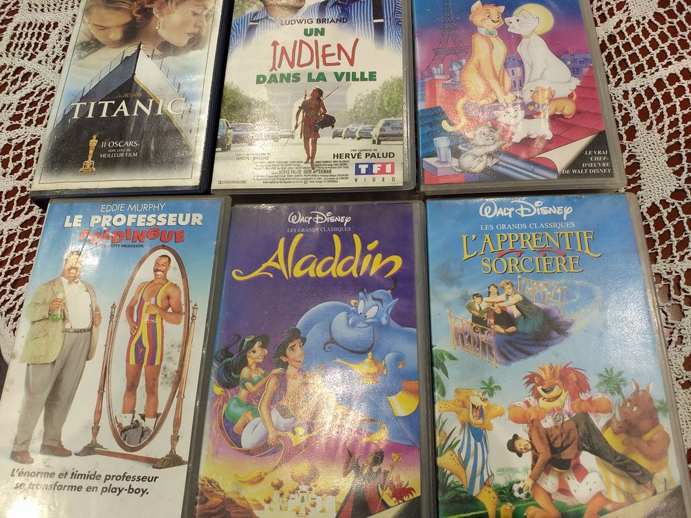 Lot de 6 cassettes dessins anim&eacute;s DVD et blu-ray