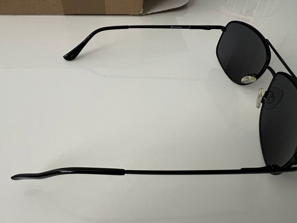 Lunnettes de soleil made in suisse tr&egrave;s bon &eacute;tat Bijoux et montres
