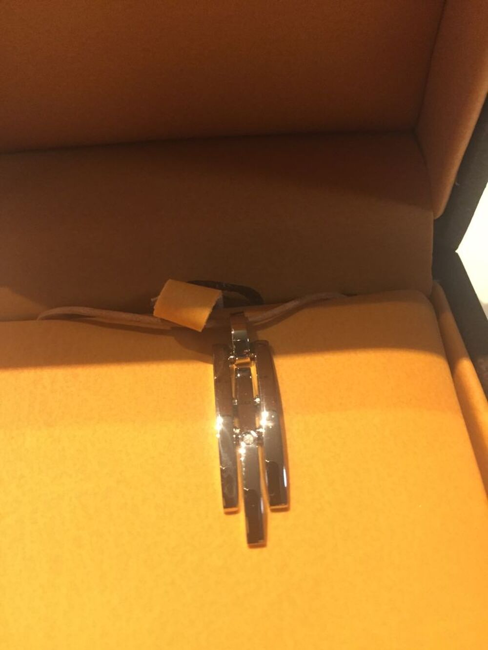 collier marque com&egrave;te UGL 192 Bijoux et montres