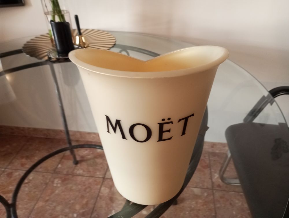 Sceau &agrave; champagne Moet et Chandon Cuisine