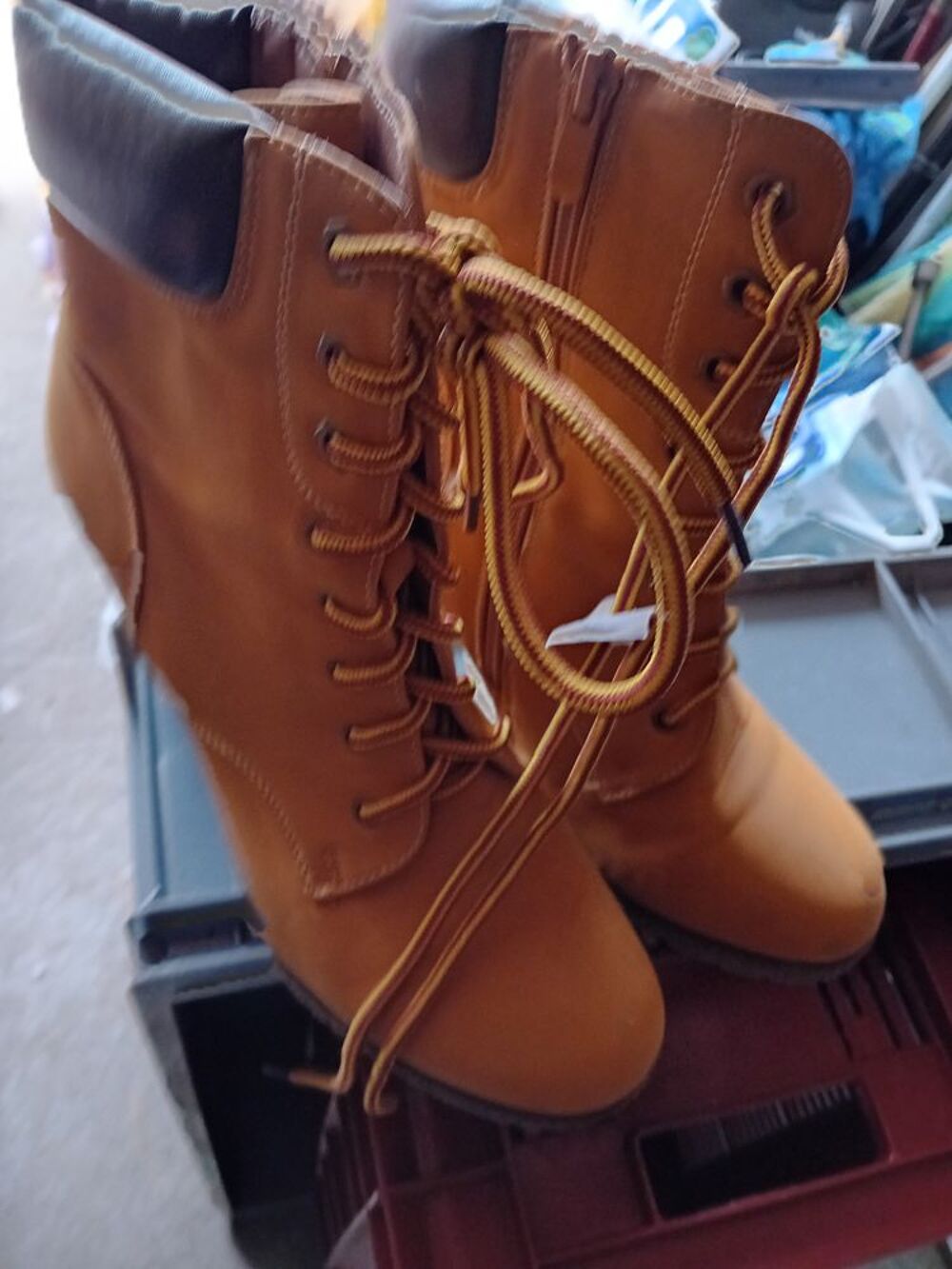 Plus de 80 Paires de Chaussures, Bottes,etc... Chaussures