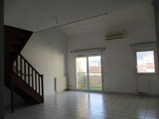  Appartement à louer 4 pièces 136 m²