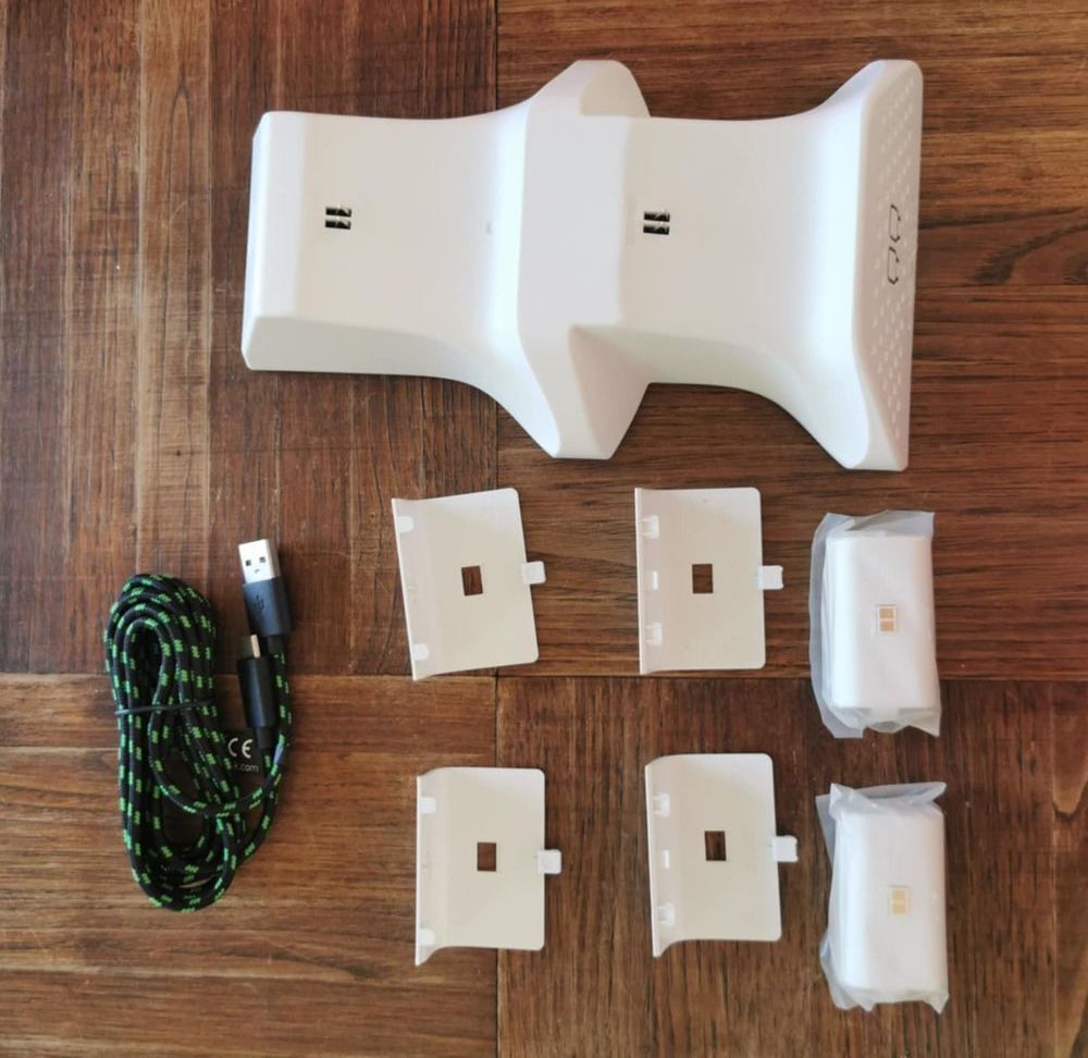 XBox One S 1T Blanche + 6 jeux Consoles et jeux vidos