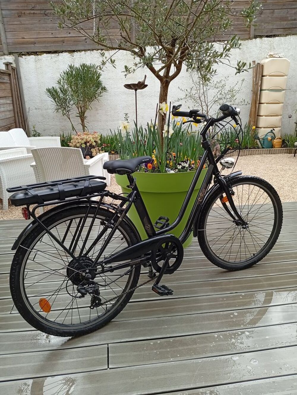 Velo &eacute;lectrique tr&egrave;s peu servi Vélos