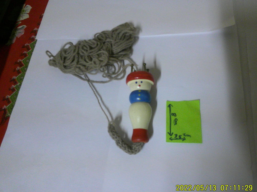Un Tricotin en Bois Peint .. ( ancien ) 