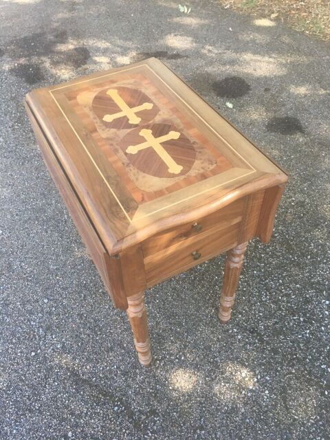 Table de nuit à volet / d'appoint / croix / marqueterie
Castres (81)