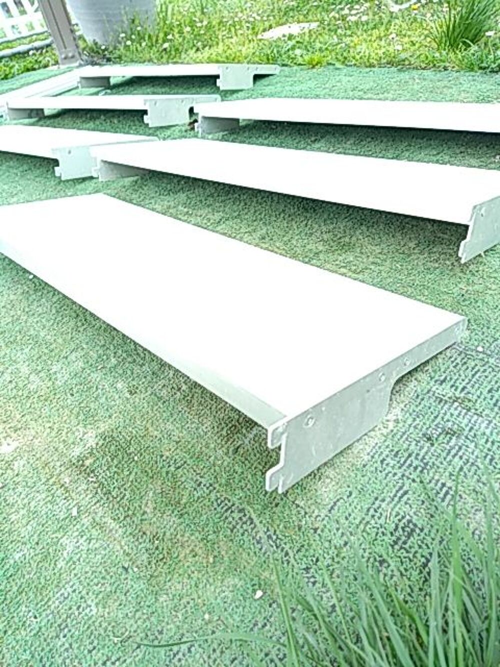 2 ENSEMBLES D'ETAGERES METALLIQUES Meubles