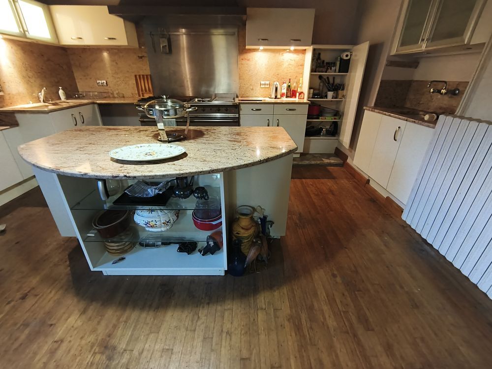 Vente Villa Maison de 240m2 sur 7 Ha de terrain en pleine nature Sauveterre-la-lémance