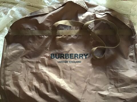 HOUSSE VÊTEMENT BURBERRY 25 Meudon (92)