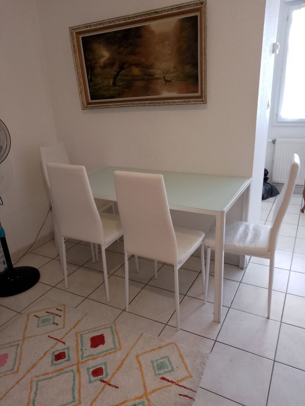 Ensemble contemporain : table en verre + 4 chaises Meubles