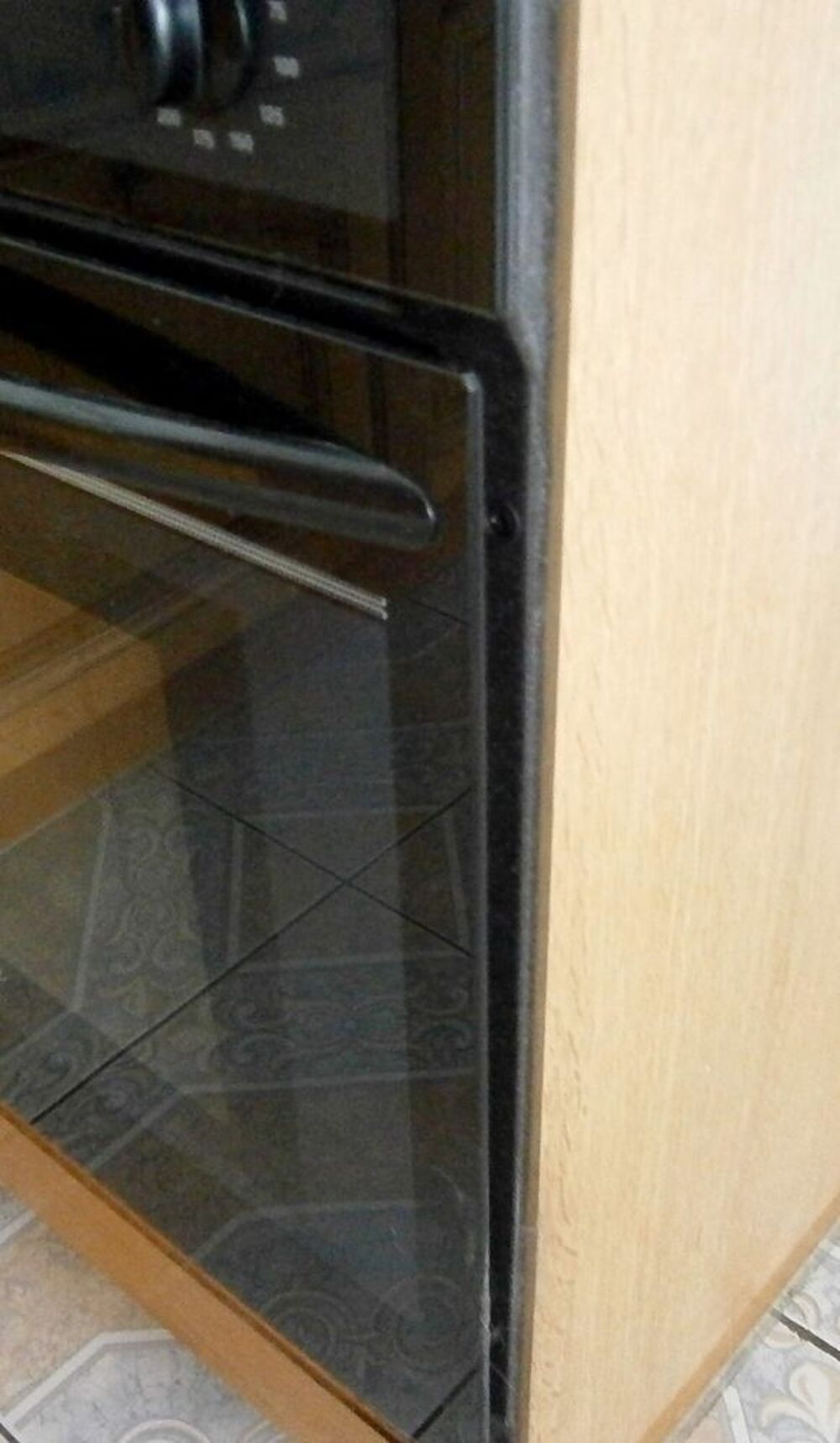 Four encastrable Airlux. Petit d&eacute;faut porte Electroménager