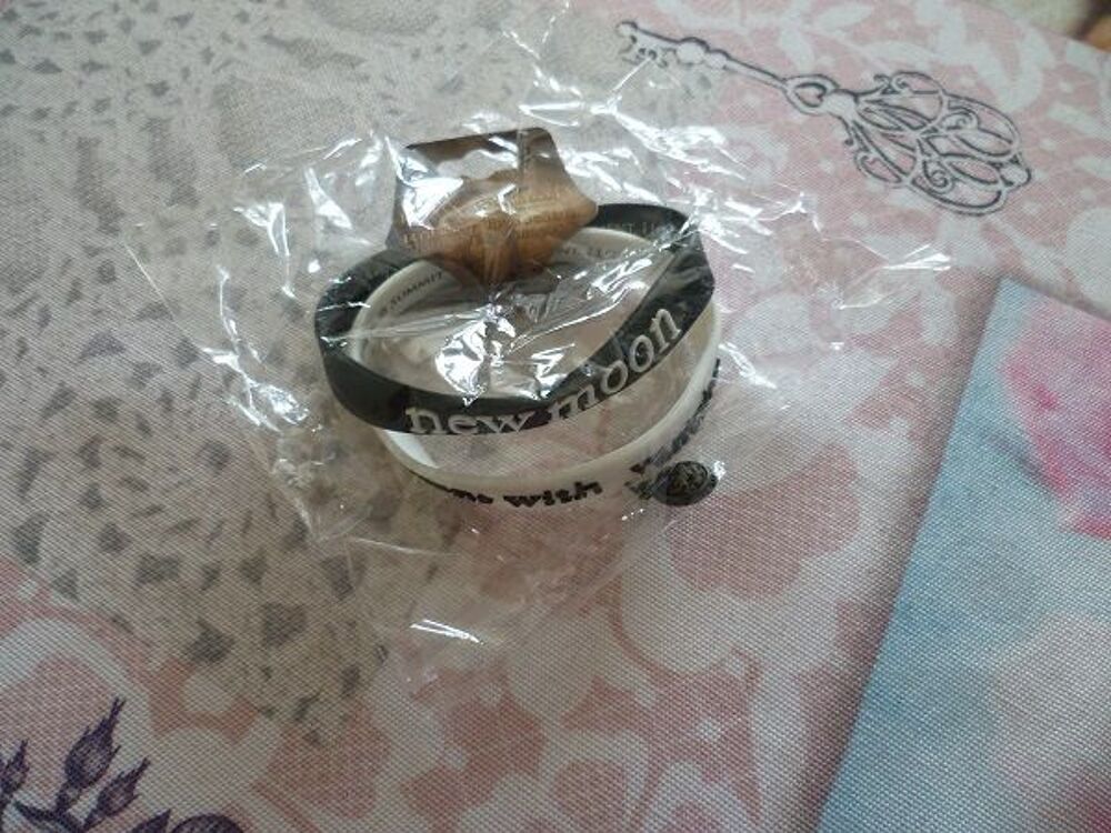 Bracelet twilight cullen cin&eacute;ma film edward vampir Bijoux et montres