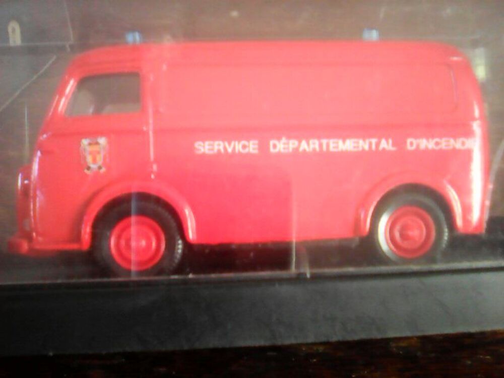 Fourgon de Pompier Peugeot D4A Mod&egrave;le r&eacute;duit 1/43 