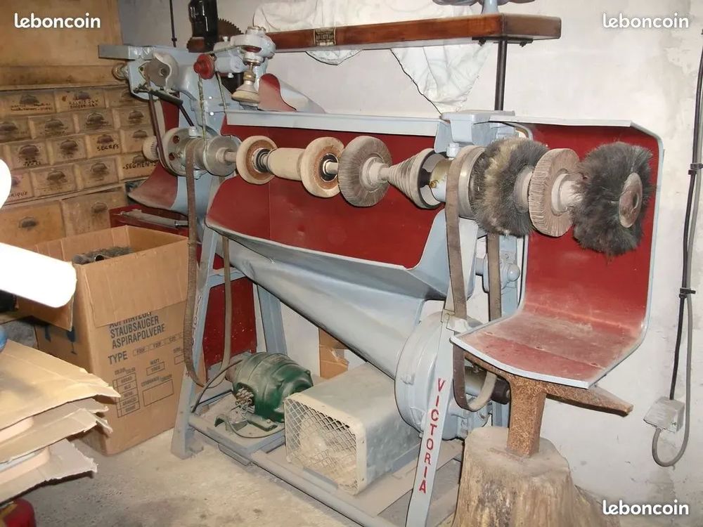 Banc de finissage cordonnerie et divers outillage Bricolage