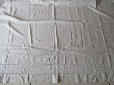 Drap brodé fleurs 40 Colomiers (31)
