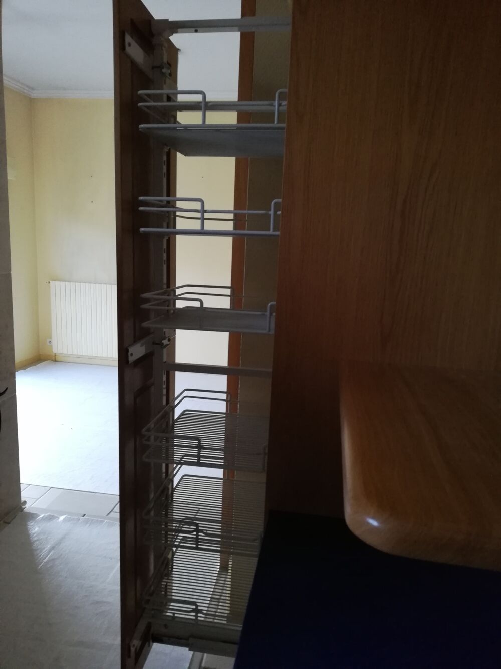 :
Cuisine ch&ecirc;ne,&eacute;tat neuf, fabrication menuisier Meubles